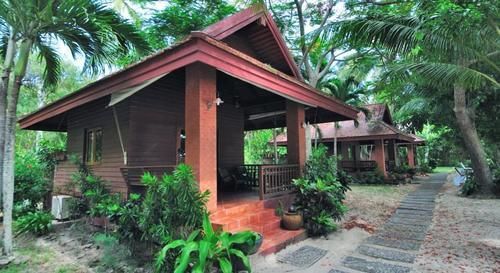 Baan Mai Beachfront Hotel 3*