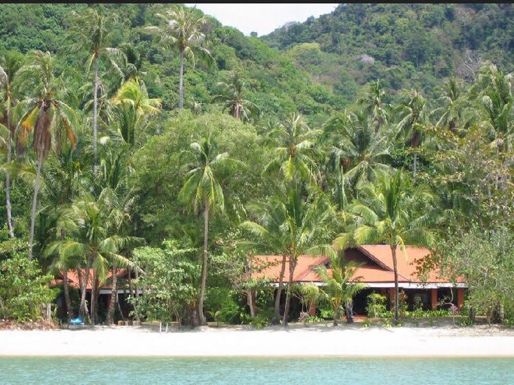 Hotel Baan Mai Beachfront